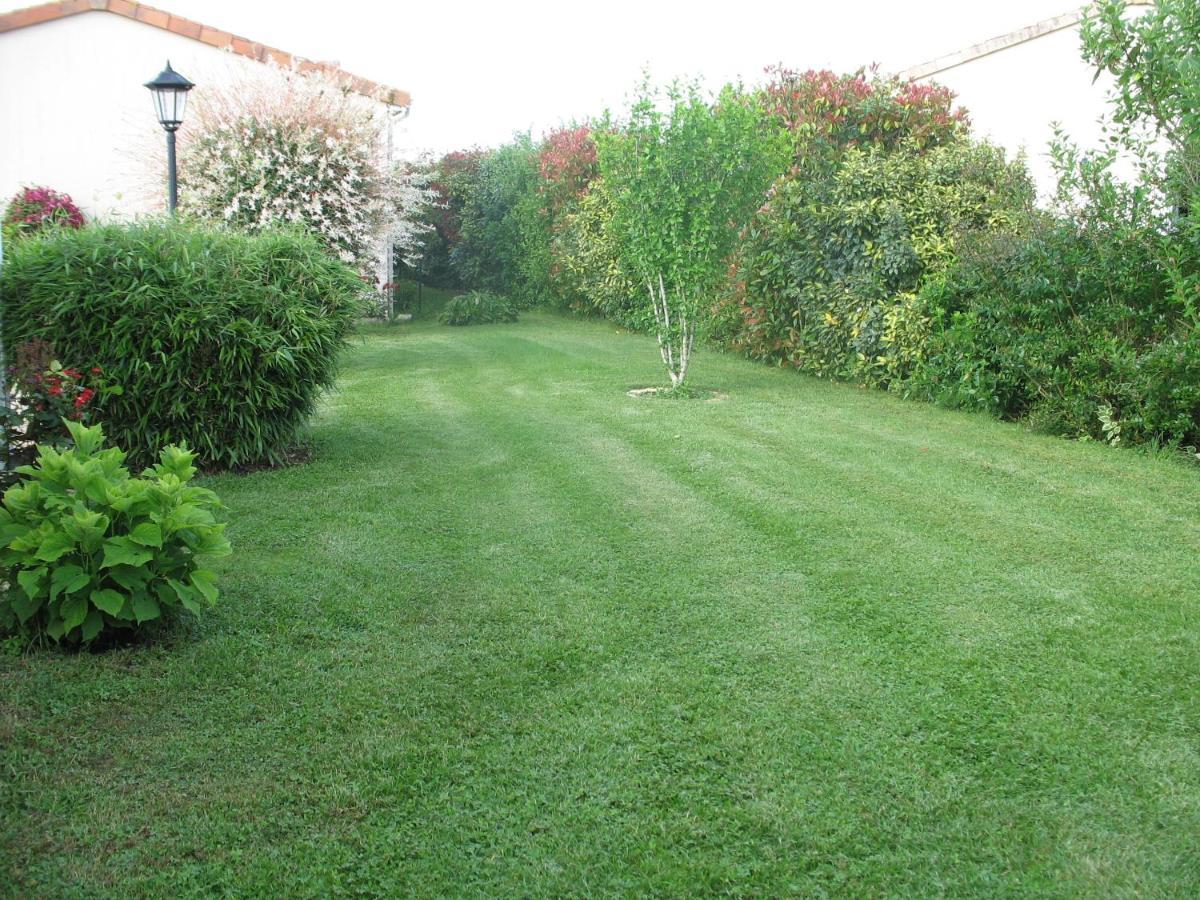 Agapanthe Villa Saint-Georges-les-Baillargeaux Exteriör bild